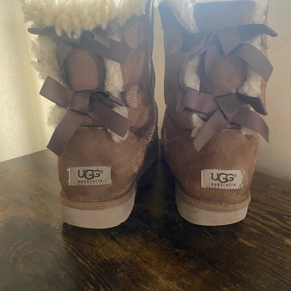 Girls Uggs - Picture 4 of 6
